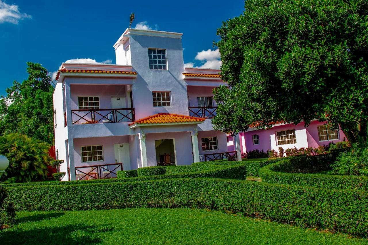 Rancho Guacamayos Hotel & Restaurantes Bonao Екстер'єр фото