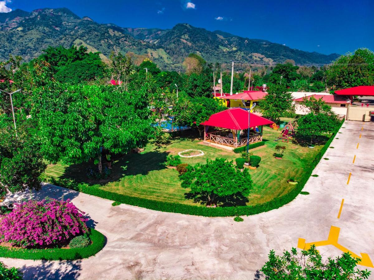 Rancho Guacamayos Hotel & Restaurantes Bonao Екстер'єр фото